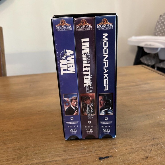 James Bond Collection 007 Gift Set - 3 Tape set - Picture 3 of 8